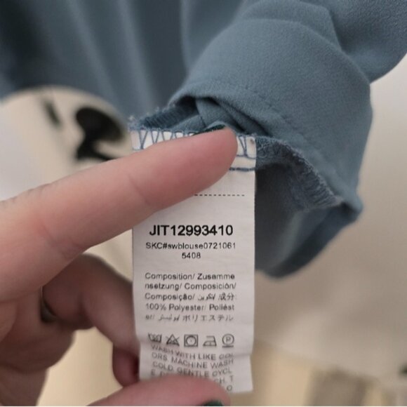 Women's Blouse - Picture 3 of 4